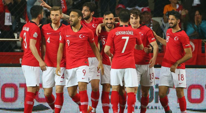 Milli futbolcu Arsenal'e gidiyor!