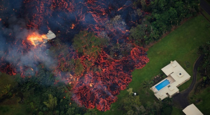 Hawaii'de yanardağ 31 evi yuttu
