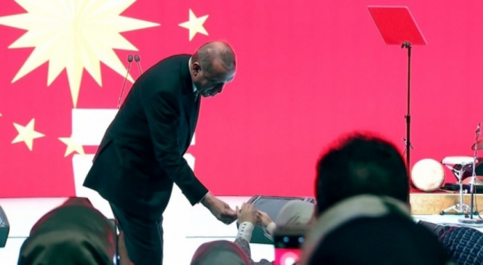 Cumhurbaşkanı Erdoğan'dan eşine zeytin dalı jesti