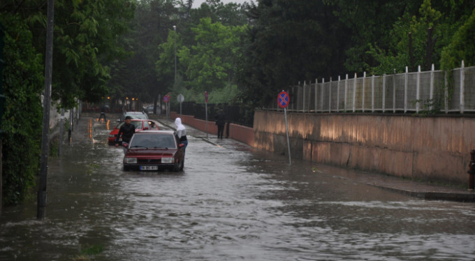 Bursa bir saatte göle döndü