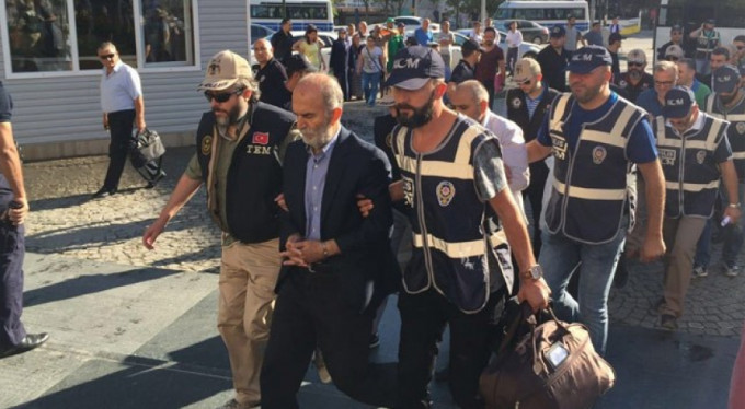 Sohbetlerine katılmayınca gözaltına alınmasını istediler