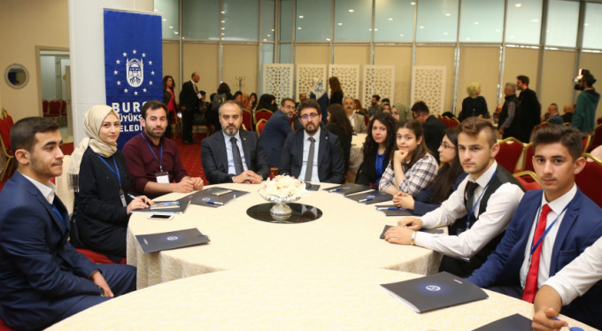 Bursa'da gençler geleceğini konuşuyor