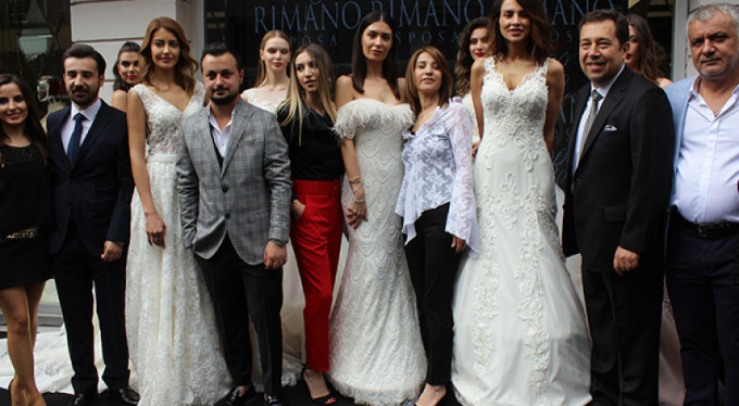 Ünlü mankenler Bursa'da gelinlik tanıttı