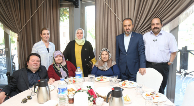 Başkan Aktaş'tan annelere moral