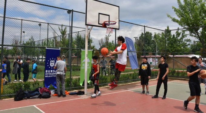 Bursa'da sokak basketbolu heyecanı!