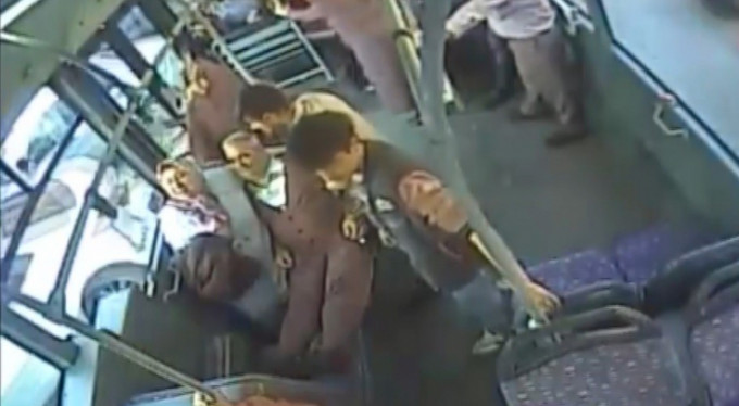 Bursa'da halk otobüsünde kalp krizi geçirdi!