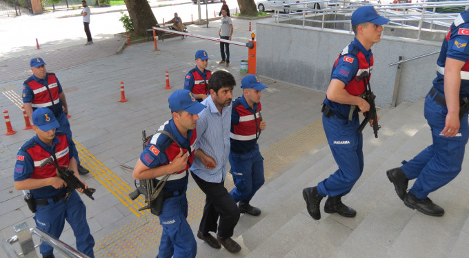 Bursa'da ailesini katletti!