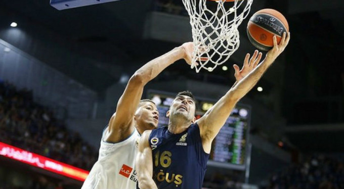 Finalde Fener'i üzdüler: 85-80