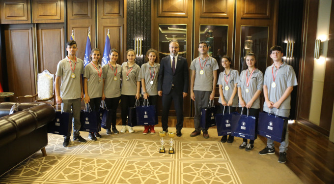 Engelleri aşıp şampiyon oldular