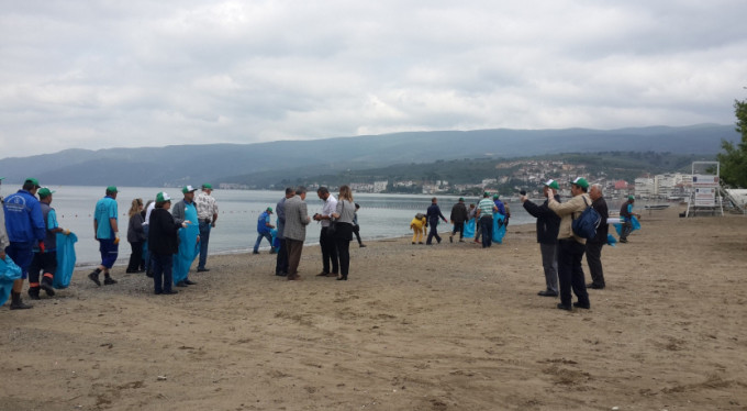 Küçük Kumla'da sahil temizliği