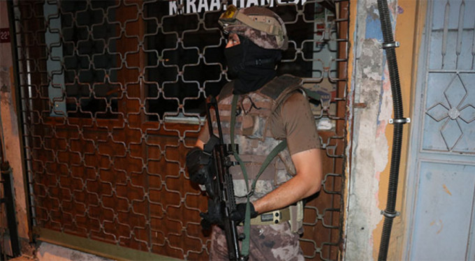Şafak vakti narkotik operasyonu: Çok sayda gözaltı