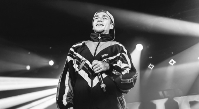 Ünlü şarkıcıya hapis istemi!