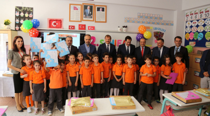 560 bin öğrenci karne heyecanı yaşadı