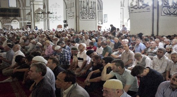 Ramazan'ın son cumasında Ulucami doldu taştı