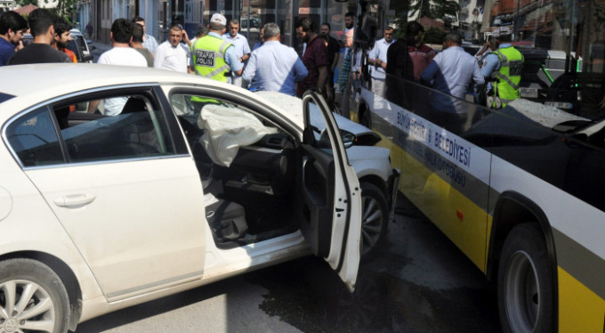 Bursa'da feci kaza! 3 yaralı