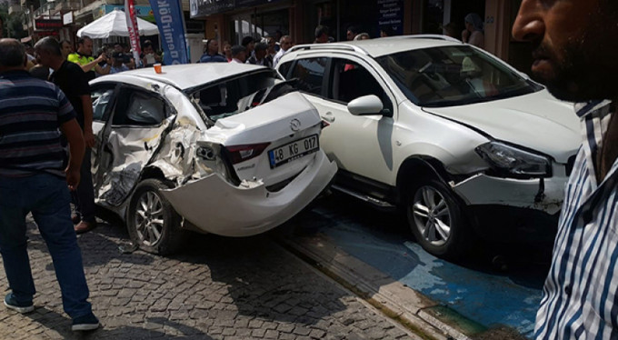Freni patlayan kamyon dehşet saçtı!
