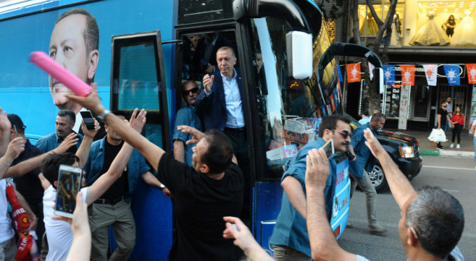 Erdoğan Bursa'da halkı selamladı