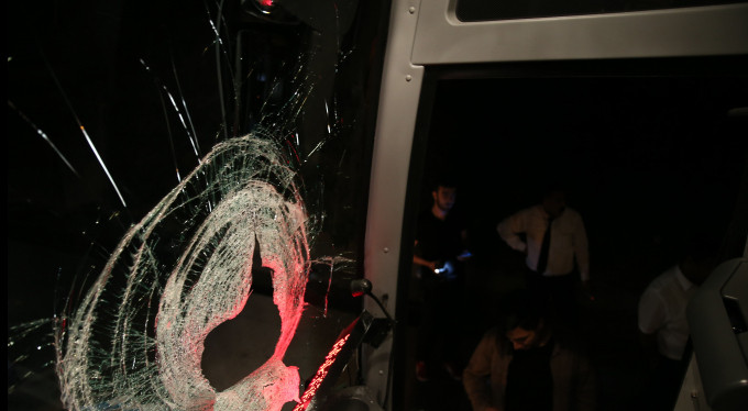 Bursa'da yolcu otobüsüne taşlı saldırı!
