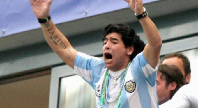 Maradona özür diledi!