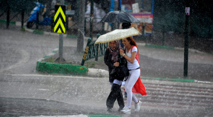 Bursa'da sağanak yağış etkili oldu