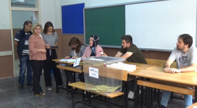 Bursalılar oy kullanmaya başladı!