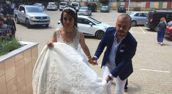 Bursa'da önce sandığa, sonra düğüne!