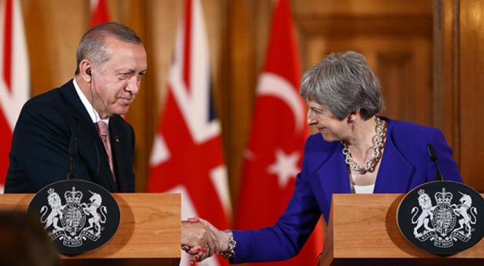 İngiltere Başbakanı'ndan Erdoğan'a tebrik!