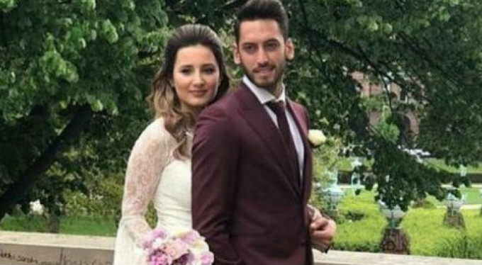 Hakan Çalhanoğlu boşanıyor
