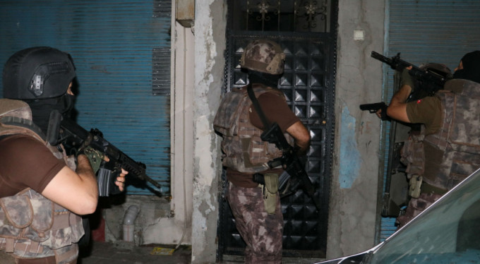 DEAŞ'a şafak vakti baskın: 14 gözaltı