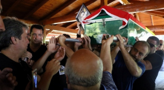 Dominik'te öldürülen kameraman Alper Baycın gözyaşları arasında toprağa verildi