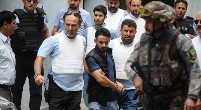 Bursa'da annesini rehin alıp bırakan ve polislere direnen şahıs teslim oldu
