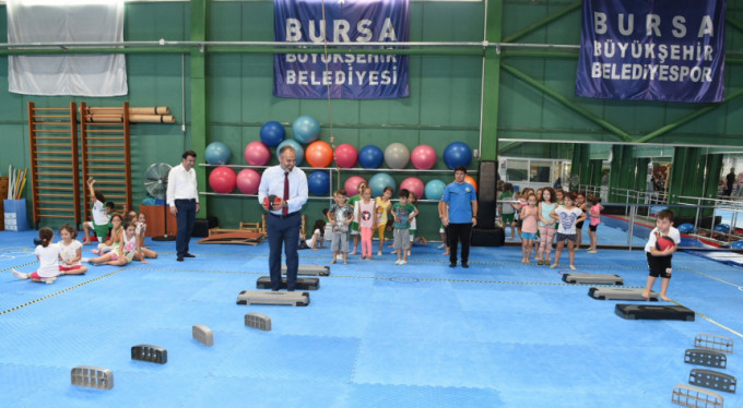 Çocuklar geleceğe sporla yürüyor