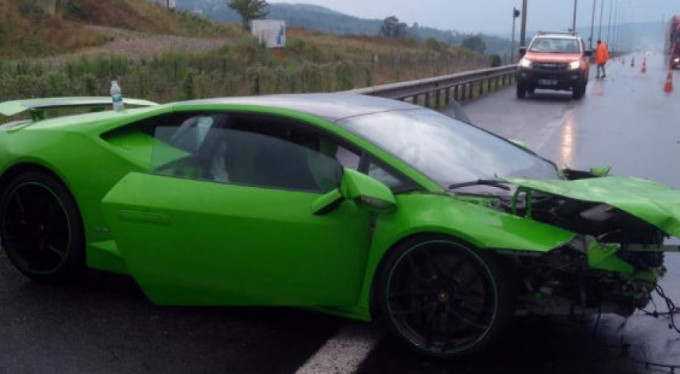 Serdar Gürler kaza geçirdi!