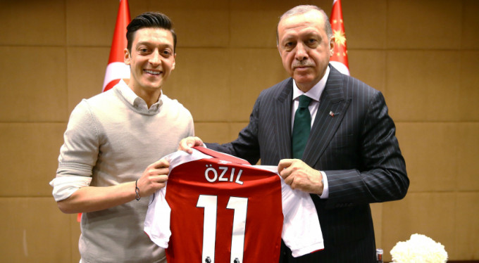 Mesut Özil milli takımı bıraktı!