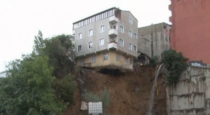 Beyoğlu Belediye Başkanı Demircan: 9 bina risk altında