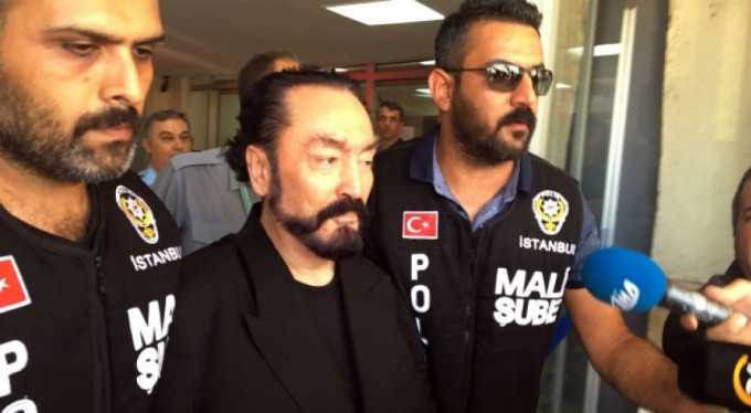 Adnan Oktar'ın ilk ziyaretçileri geldi!