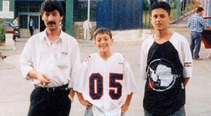 Özil'in çocukluk fotoğrafı sosyal medyayı salladı!