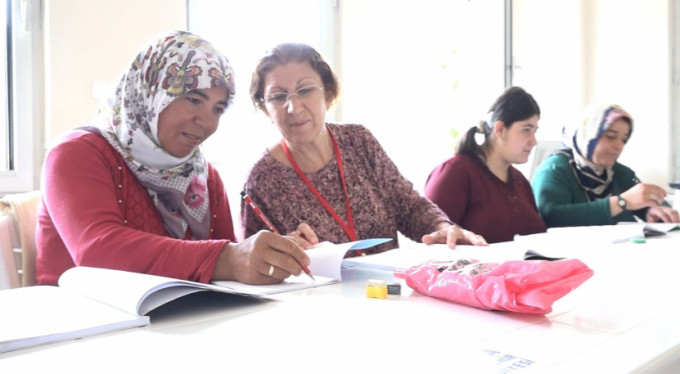 Çoban kadınların okuma yazma sevinci