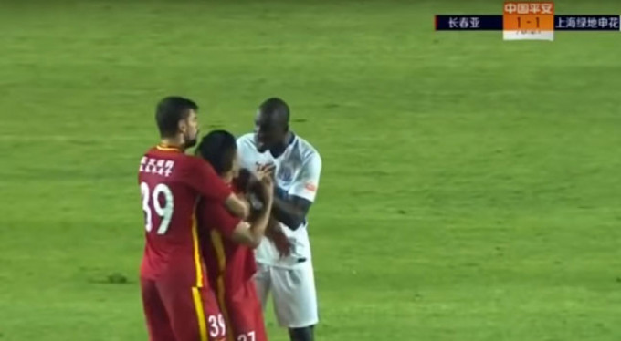 Demba Ba'ya ırkçı saldırı!
