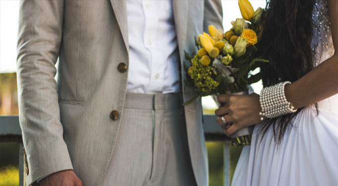 Kendi düğününden tazminat kazandı!