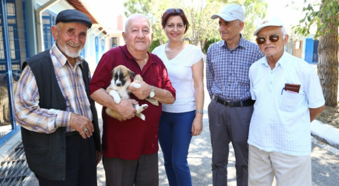 Huzurevi sakinlerinden can dostlara destek