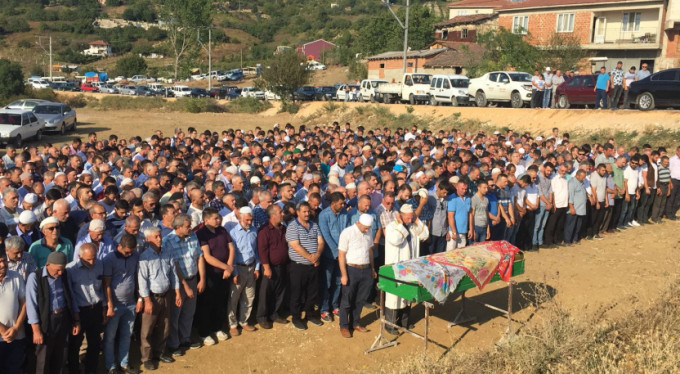 Feci kazada karnında bebeği ile can vermişti son yolculuğa uğurlandı...