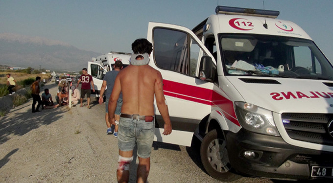 Fethiye-Antalya yolunda otobüs devrildi yaralılar var!