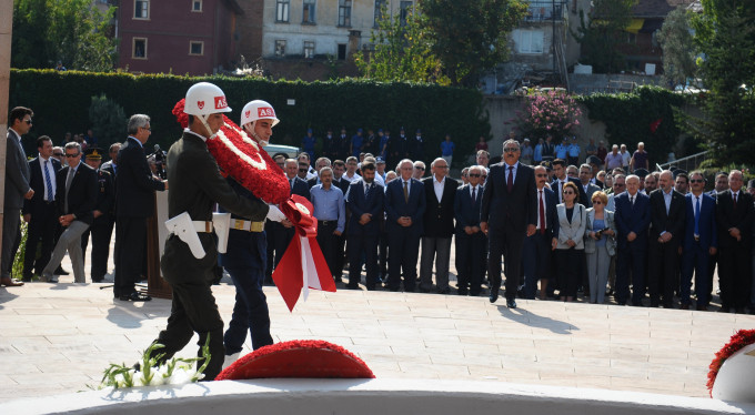3. Cumhurbaşkanı Celal Bayar kabri başında anıldı