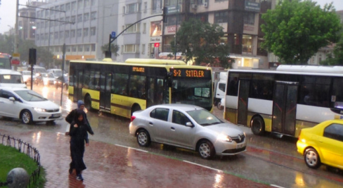 Beklenen yağmur Bursa'ya geldi!