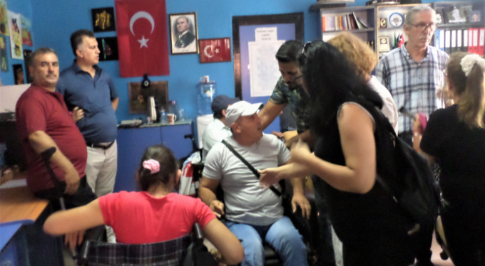 Bursa'da kavga çıktı, seçim iptal oldu!