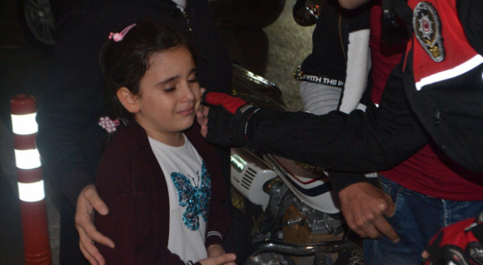 Suriyeli kıza polis şefkati