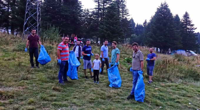 Bursagaz Doğa Kulübü, Uludağ'da 90 poşet çöp topladı
