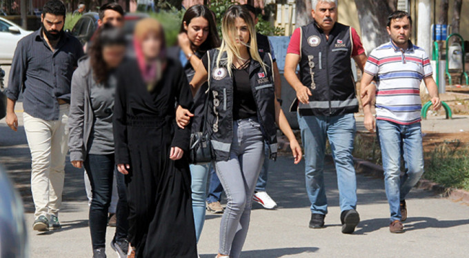 FETÖ operasyonları sürüyor! 2'si kadın 9 kişi...