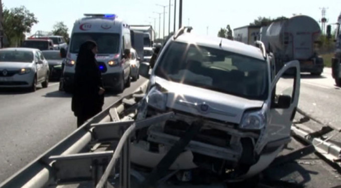 İstanbul'da TEM trafiğini kilitleyen kaza: 4 yaralı